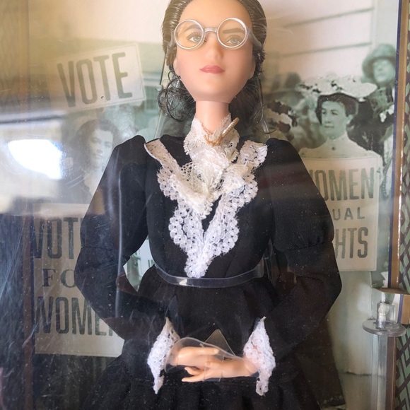 Barbie Inspiring Women Series Susan B, Anthony - Picture 2 of 6